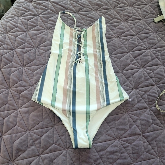 NEW TAVIK/REVOLVE Monahan One Piece in Meadow Green Stripe small, Rever - Picture 3 of 12